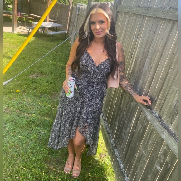 ⭐️CLOSET SALE⭐️BUY 2 ITEMS,GET A 3RD FREE!(of lesser value) Send bundles/offers! - Picture 7 of 7